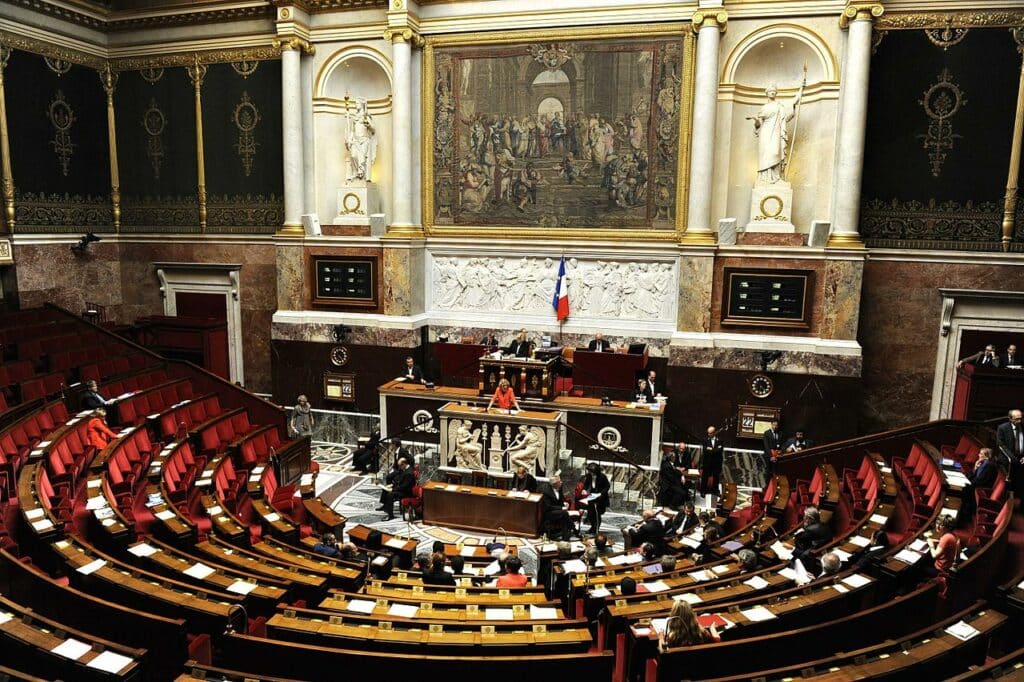 Photo de l'hémicycle de l'Assemblée nationale.